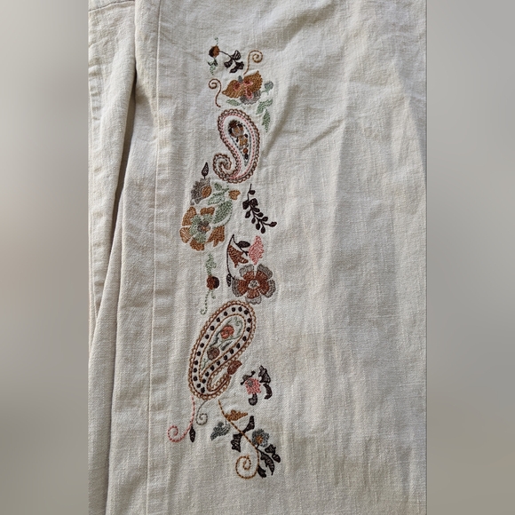 Denim & Company vintage paisley embroidered cream colored jeans - Picture 3 of 4